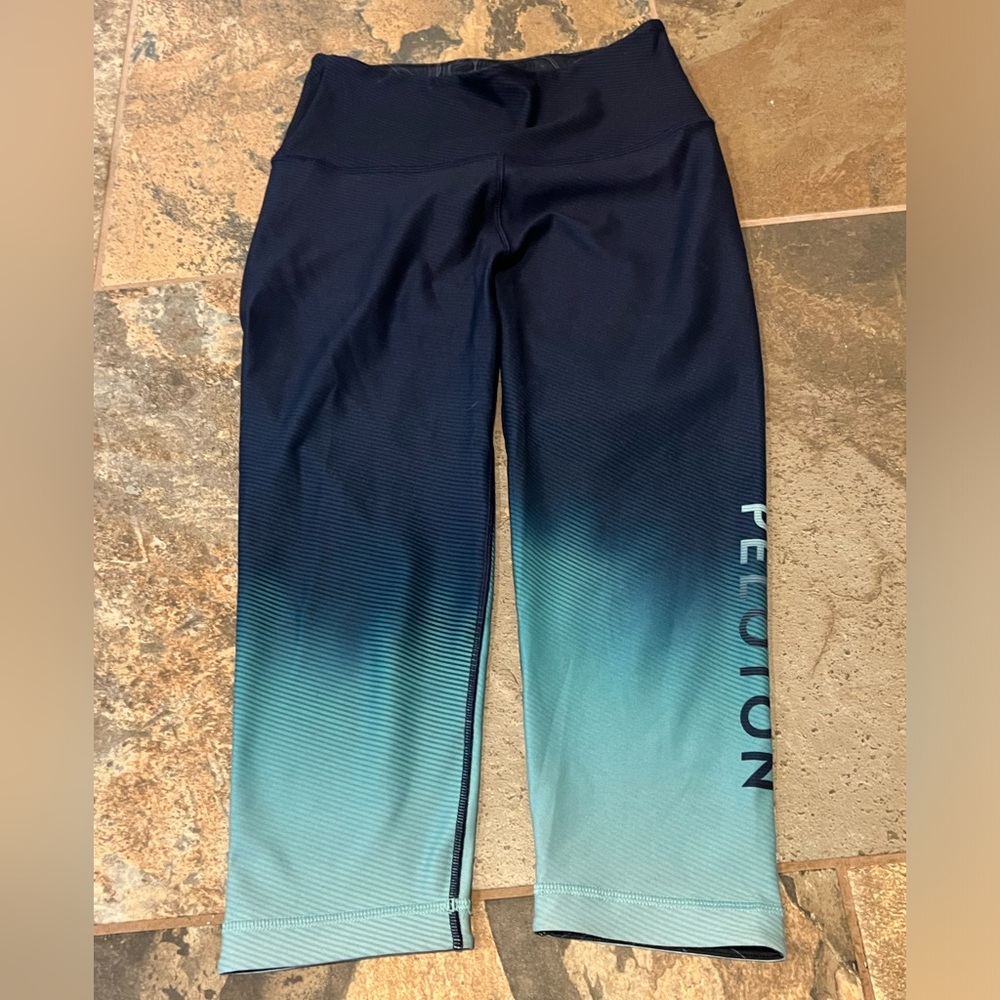 Peloton X With Reversible Marble Gradient Blue  Capri Leggings Women’s Medium